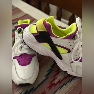 Nike Air / Size 7.5 us / worn once inside